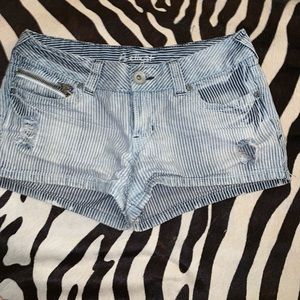 Stripped jeans shorts